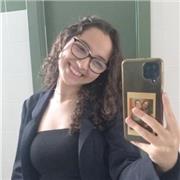 Estudiante titulada de Bachillerato apto para niños/as de primaria.